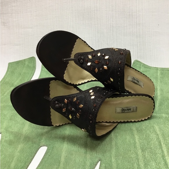 Metro7 Good Looking Thong Wedges. - Picture 2 of 8